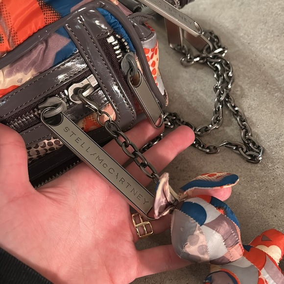 Stella McCartney X LeSportsac nylon shoulder bag with bunny keychain - Picture 7 of 8